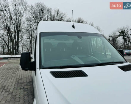 Белый Мерседес Sprinter, объемом двигателя 2.2 л и пробегом 340 тыс. км за 21500 $, фото 3 на Automoto.ua