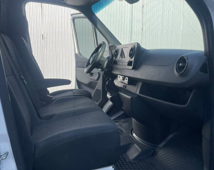 Белый Мерседес Sprinter, объемом двигателя 2.2 л и пробегом 256 тыс. км за 24028 $, фото 8 на Automoto.ua