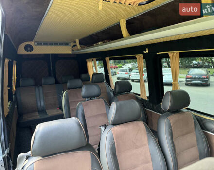 Белый Мерседес Sprinter, объемом двигателя 2.14 л и пробегом 326 тыс. км за 46000 $, фото 3 на Automoto.ua