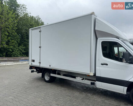 Белый Мерседес Sprinter, объемом двигателя 2.2 л и пробегом 301 тыс. км за 32000 $, фото 3 на Automoto.ua