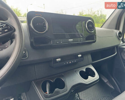 Белый Мерседес Sprinter, объемом двигателя 2.2 л и пробегом 301 тыс. км за 32000 $, фото 11 на Automoto.ua
