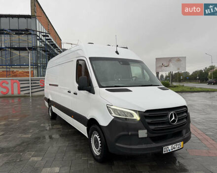 Белый Мерседес Sprinter, объемом двигателя 2.14 л и пробегом 256 тыс. км за 29992 $, фото 2 на Automoto.ua