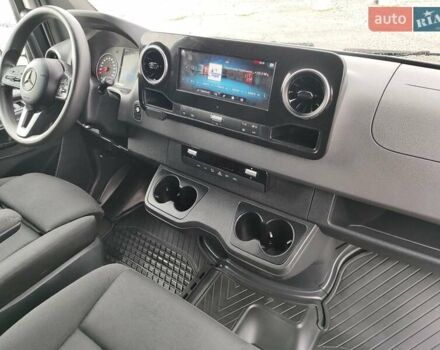 Белый Мерседес Sprinter, объемом двигателя 2.2 л и пробегом 233 тыс. км за 26999 $, фото 2 на Automoto.ua