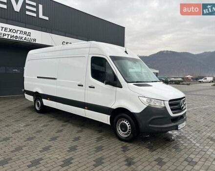 Белый Мерседес Sprinter, объемом двигателя 2.1 л и пробегом 220 тыс. км за 28402 $, фото 4 на Automoto.ua