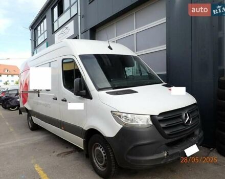 Белый Мерседес Sprinter, объемом двигателя 0 л и пробегом 215 тыс. км за 10713 $, фото 1 на Automoto.ua