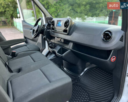 Белый Мерседес Sprinter, объемом двигателя 2.2 л и пробегом 267 тыс. км за 26500 $, фото 128 на Automoto.ua