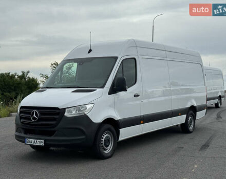 Белый Мерседес Sprinter, объемом двигателя 2.2 л и пробегом 300 тыс. км за 25900 $, фото 1 на Automoto.ua