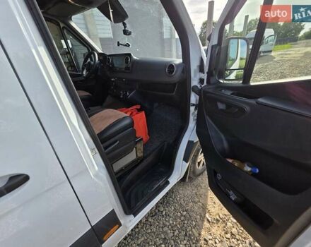Белый Мерседес Sprinter, объемом двигателя 2.2 л и пробегом 286 тыс. км за 35000 $, фото 13 на Automoto.ua