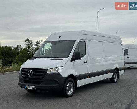 Белый Мерседес Sprinter, объемом двигателя 2.2 л и пробегом 300 тыс. км за 25900 $, фото 3 на Automoto.ua