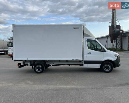 Белый Мерседес Sprinter, объемом двигателя 2.2 л и пробегом 260 тыс. км за 25495 $, фото 2 на Automoto.ua