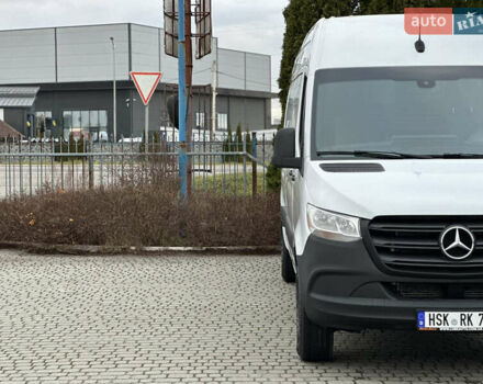 Белый Мерседес Sprinter, объемом двигателя 3 л и пробегом 300 тыс. км за 37500 $, фото 4 на Automoto.ua