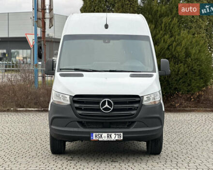 Белый Мерседес Sprinter, объемом двигателя 3 л и пробегом 300 тыс. км за 37500 $, фото 1 на Automoto.ua