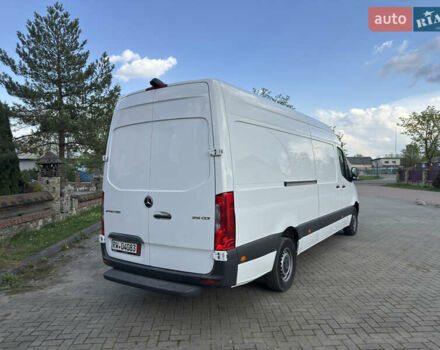 Белый Мерседес Sprinter, объемом двигателя 2 л и пробегом 156 тыс. км за 38653 $, фото 5 на Automoto.ua