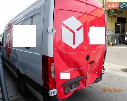 Белый Мерседес Sprinter, объемом двигателя 0 л и пробегом 215 тыс. км за 10713 $, фото 4 на Automoto.ua