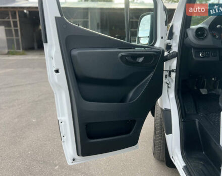 Белый Мерседес Sprinter, объемом двигателя 2.2 л и пробегом 260 тыс. км за 25495 $, фото 13 на Automoto.ua