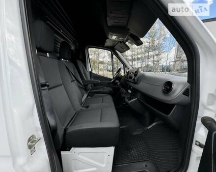 Белый Мерседес Sprinter, объемом двигателя 3 л и пробегом 260 тыс. км за 34850 $, фото 18 на Automoto.ua