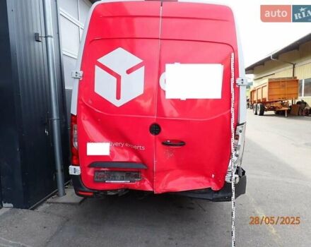 Белый Мерседес Sprinter, объемом двигателя 0 л и пробегом 215 тыс. км за 10713 $, фото 3 на Automoto.ua