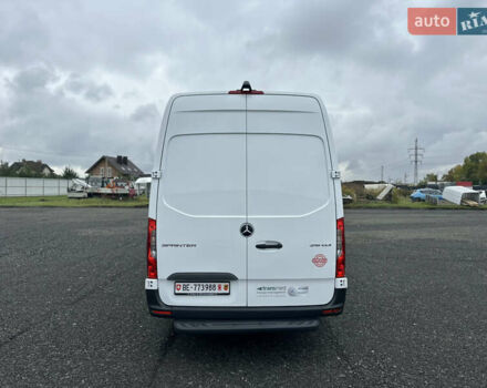 Белый Мерседес Sprinter, объемом двигателя 2.14 л и пробегом 433 тыс. км за 27900 $, фото 8 на Automoto.ua