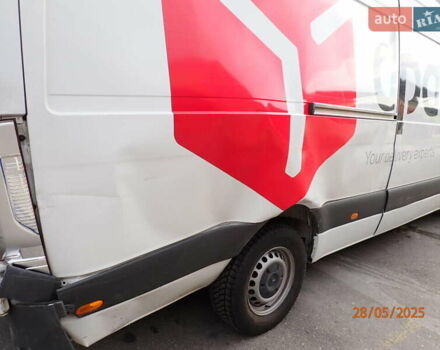 Белый Мерседес Sprinter, объемом двигателя 0 л и пробегом 215 тыс. км за 10713 $, фото 6 на Automoto.ua