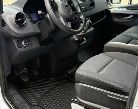 Белый Мерседес Sprinter, объемом двигателя 0 л и пробегом 118 тыс. км за 42566 $, фото 1 на Automoto.ua