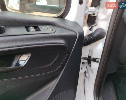 Белый Мерседес Sprinter, объемом двигателя 2.1 л и пробегом 300 тыс. км за 26400 $, фото 35 на Automoto.ua