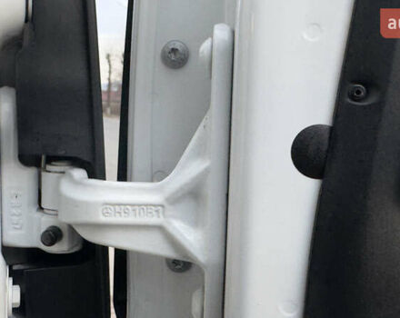 Белый Мерседес Sprinter, объемом двигателя 2.2 л и пробегом 257 тыс. км за 29039 $, фото 70 на Automoto.ua