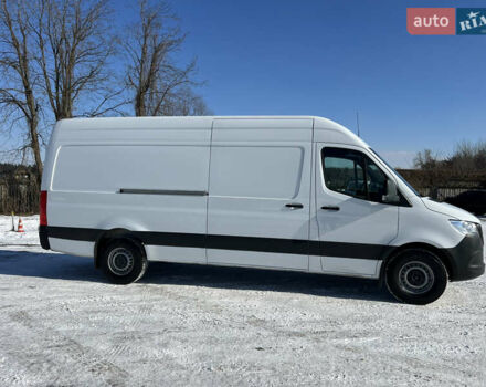 Белый Мерседес Sprinter, объемом двигателя 3 л и пробегом 299 тыс. км за 36999 $, фото 4 на Automoto.ua