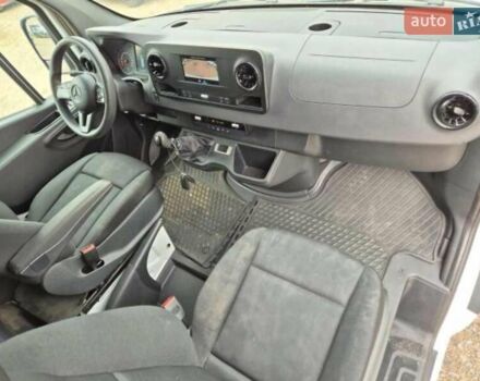 Белый Мерседес Sprinter, объемом двигателя 2.2 л и пробегом 200 тыс. км за 22442 $, фото 4 на Automoto.ua