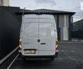Белый Мерседес Sprinter, объемом двигателя 2.2 л и пробегом 490 тыс. км за 25990 $, фото 4 на Automoto.ua