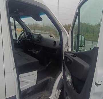 Белый Мерседес Sprinter, объемом двигателя 1.95 л и пробегом 300 тыс. км за 25999 $, фото 25 на Automoto.ua
