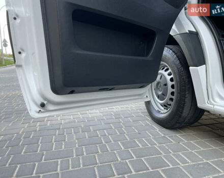Белый Мерседес Sprinter, объемом двигателя 2.2 л и пробегом 298 тыс. км за 25600 $, фото 34 на Automoto.ua