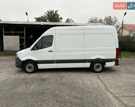Белый Мерседес Sprinter, объемом двигателя 2 л и пробегом 237 тыс. км за 25499 $, фото 2 на Automoto.ua