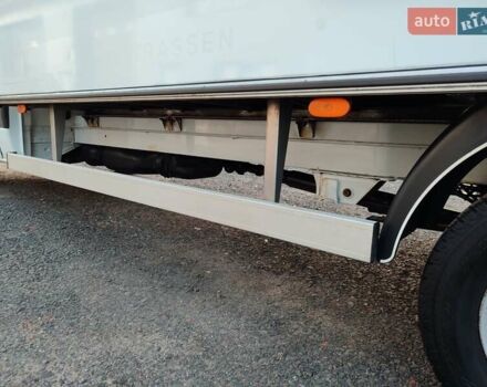 Белый Мерседес Sprinter, объемом двигателя 2.1 л и пробегом 300 тыс. км за 26400 $, фото 14 на Automoto.ua