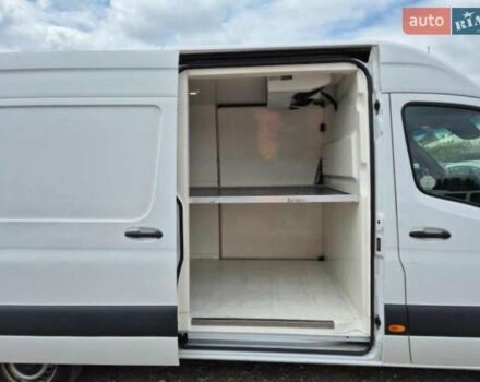 Белый Мерседес Sprinter, объемом двигателя 2.2 л и пробегом 200 тыс. км за 22442 $, фото 2 на Automoto.ua