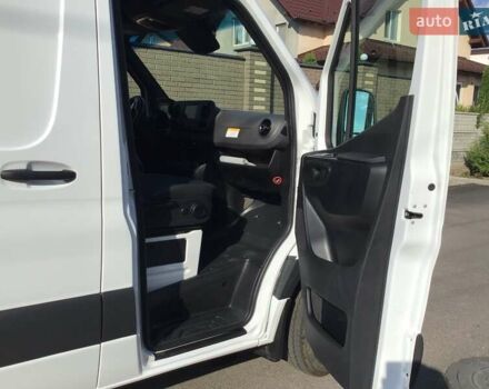 Белый Мерседес Sprinter, объемом двигателя 2.99 л и пробегом 380 тыс. км за 49142 $, фото 4 на Automoto.ua