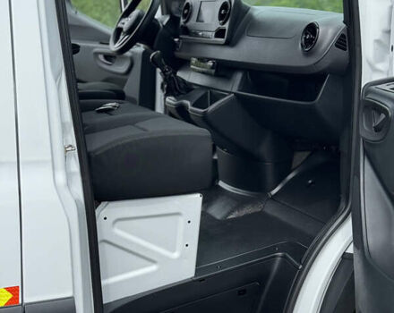 Белый Мерседес Sprinter, объемом двигателя 2.2 л и пробегом 220 тыс. км за 25900 $, фото 28 на Automoto.ua