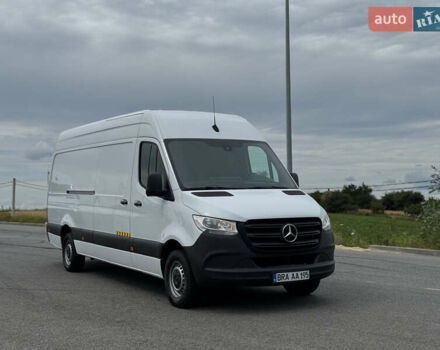 Белый Мерседес Sprinter, объемом двигателя 2.2 л и пробегом 220 тыс. км за 25900 $, фото 2 на Automoto.ua