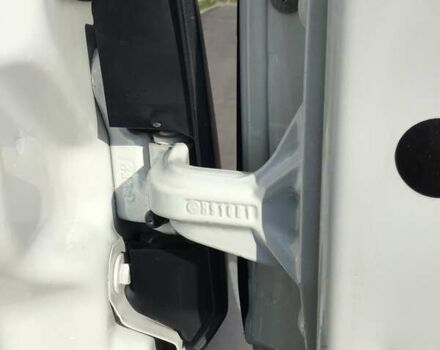 Белый Мерседес Sprinter, объемом двигателя 2.99 л и пробегом 380 тыс. км за 49142 $, фото 21 на Automoto.ua