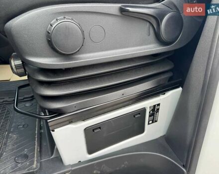 Білий Мерседес Sprinter, об'ємом двигуна 2 л та пробігом 30 тис. км за 51186 $, фото 6 на Automoto.ua