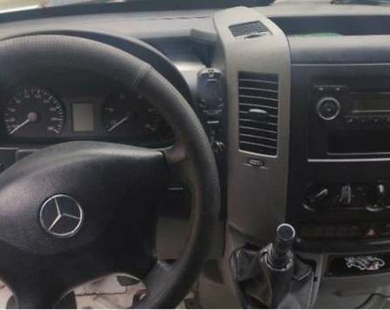 Белый Мерседес Sprinter, объемом двигателя 2.2 л и пробегом 517 тыс. км за 10000 $, фото 3 на Automoto.ua