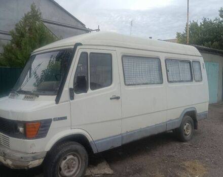 Білий Мерседес Sprinter, об'ємом двигуна 2.3 л та пробігом 100 тис. км за 2000 $, фото 2 на Automoto.ua