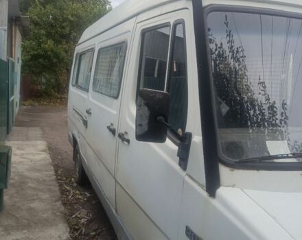 Білий Мерседес Sprinter, об'ємом двигуна 2.3 л та пробігом 100 тис. км за 2000 $, фото 3 на Automoto.ua