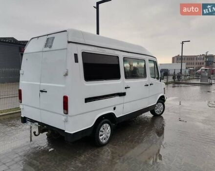 Белый Мерседес Sprinter, объемом двигателя 2.3 л и пробегом 559 тыс. км за 2850 $, фото 4 на Automoto.ua