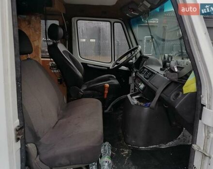 Белый Мерседес Sprinter, объемом двигателя 2.3 л и пробегом 559 тыс. км за 2850 $, фото 9 на Automoto.ua