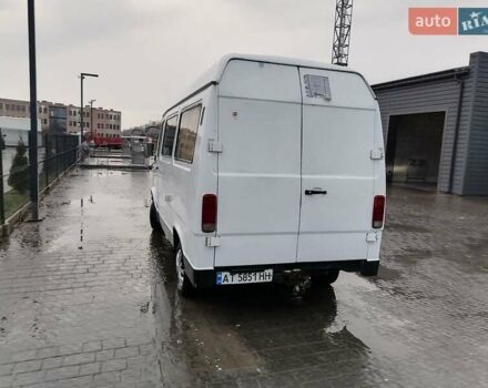 Белый Мерседес Sprinter, объемом двигателя 2.3 л и пробегом 559 тыс. км за 2850 $, фото 3 на Automoto.ua