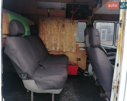 Белый Мерседес Sprinter, объемом двигателя 2.3 л и пробегом 559 тыс. км за 2850 $, фото 12 на Automoto.ua