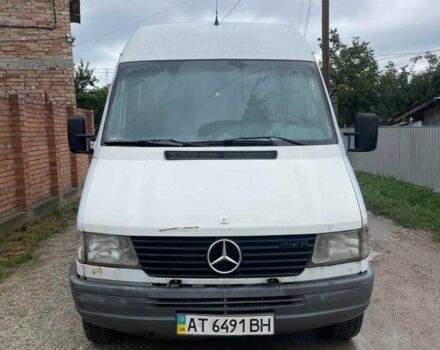 Белый Мерседес Sprinter, объемом двигателя 2.9 л и пробегом 400 тыс. км за 4800 $, фото 2 на Automoto.ua