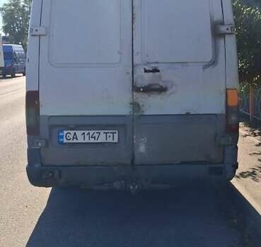 Белый Мерседес Sprinter, объемом двигателя 2.87 л и пробегом 500 тыс. км за 3800 $, фото 2 на Automoto.ua