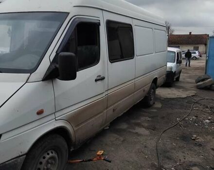 Белый Мерседес Sprinter, объемом двигателя 2.15 л и пробегом 800 тыс. км за 3800 $, фото 2 на Automoto.ua