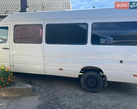 Белый Мерседес Sprinter, объемом двигателя 2.15 л и пробегом 177 тыс. км за 6000 $, фото 1 на Automoto.ua
